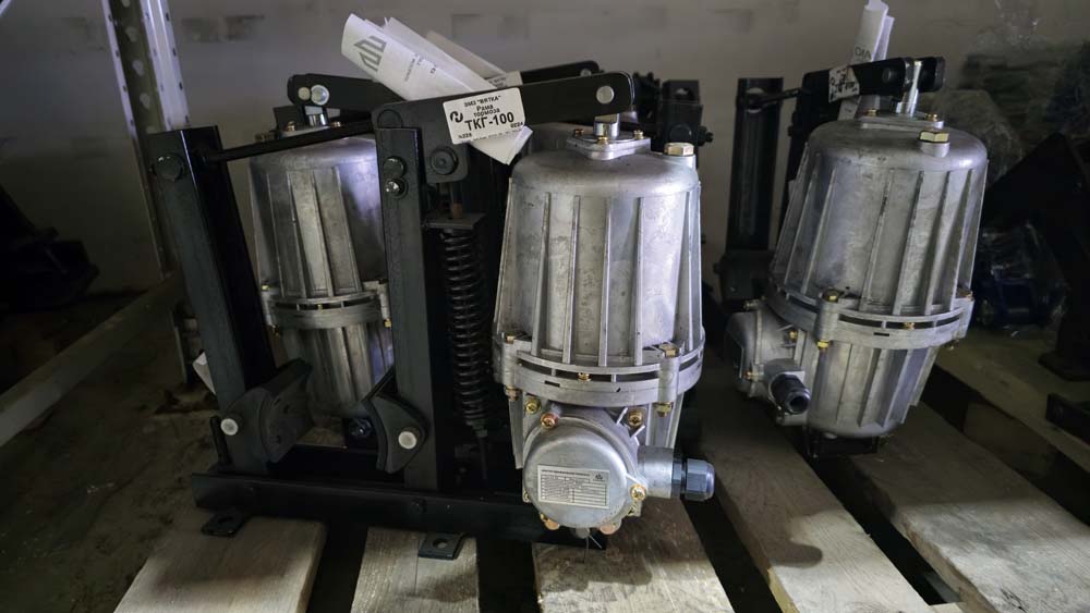 Техническое обслуживание крановых тормозов: как продлить срок службы гидротолкателей